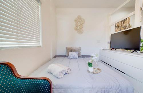 Work and Play! Studio Retreat 2 Mi to Dtwn Riverside - Foto 8