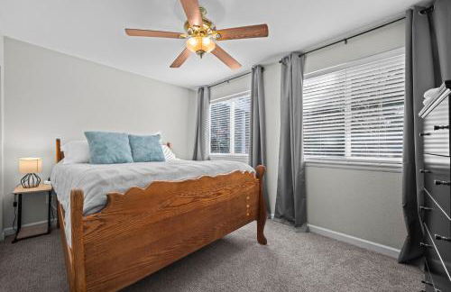 Golden View Townhouse - Walk to Downtown! - Photo 26