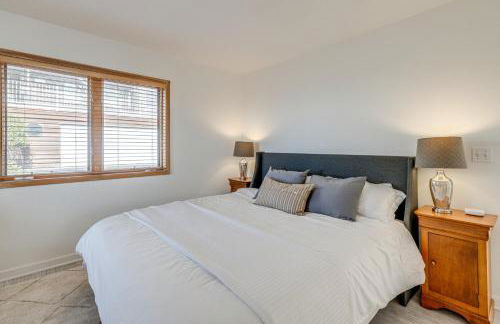 Oceanside Escape with Stunning Views Walk to Beach! - Foto 24