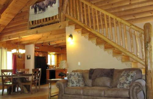 Deluxe Log Cabin with a Hot Tub in the Smoky Mountains of North Carolina - Foto 9