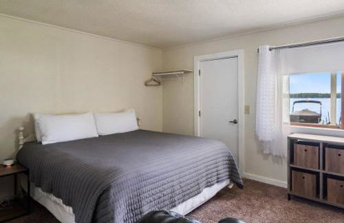 King Suite with Scenic Views at Fife Lake Lodge - Foto 11