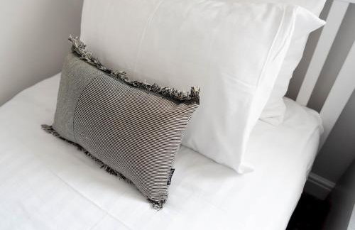 Lovely, comfortable 2-bed Braehead - free parking - Pass the Keys - Foto 19