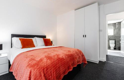 Waterfront 2 Bed Apartment - Free Parking & Wi-Fi - Foto 25