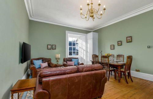 Elegant 3 Bed Apartment in Stirling Near Free Parking and Hill Views - Foto 6