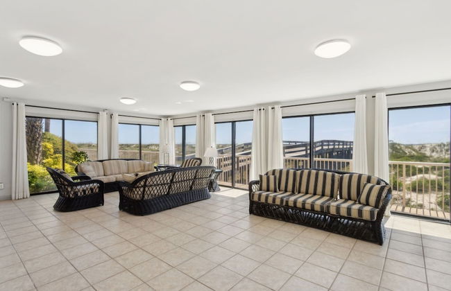 Beach Condo Miles-long Views Sand and Sea, Access to Private Fishing Pier by RedAwning - Foto 18