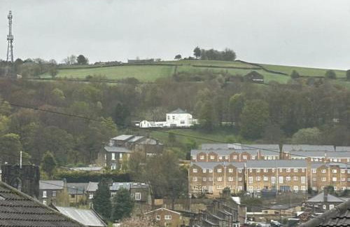 Homely 3 Bed House Halifax - Foto 14