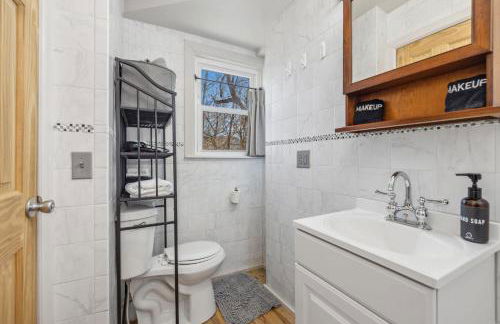 Little Red Roof-1mi to Downtown-Along Bike Trail - Foto 17