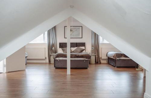 Spacious & Modern 8-Bed Home - Sleeps 13 - Parking - Foto 35