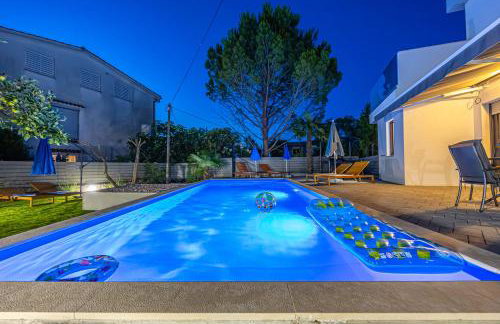 VILLA NINA MALINSKA 150m FROM THE BEACH, SWIMMING POOL - Foto 8