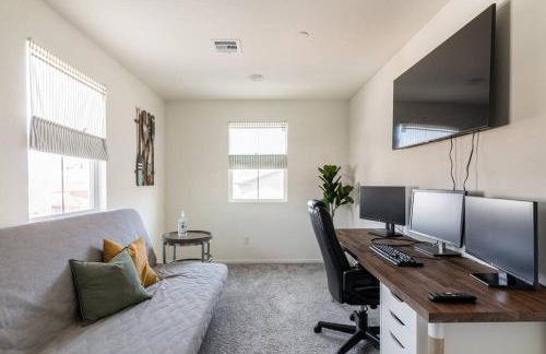 Spacious Modern Home in Sierra Lakes Fontana - Photo 21