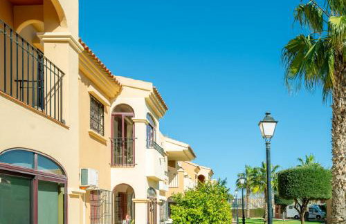 Club Salino Hideaway-Your Peaceful Retreat with Pool in Torrevieja - Photo 23