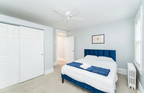 TWO town homes! 6 Bedrooms, 2 King beds, Walk to Eats - Foto 15