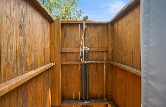 Stunning Marsh & Water Views in This Completely Renovated Three Bedroom Home - Foto 32