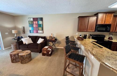 Incrível casa 5BD/5BA com piscina perto da Disney - Foto 12