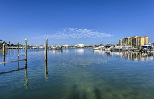 Walk to Beach Resort Retreat with Balcony in Destin - Foto 30