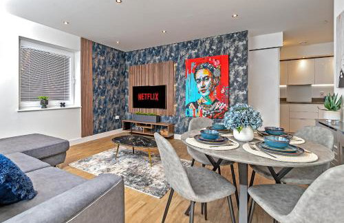 LUXURY AIRPORT SUITE, FREE Parking, FANTASTIC Location, Close To Airport, Train Station And Town Centre - Foto 1