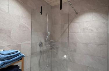 seeglueck ROSENHOF - naturnah Wohnen im Holz100-Vollholzhaus mit Whirlpool und Garten - Photo 56