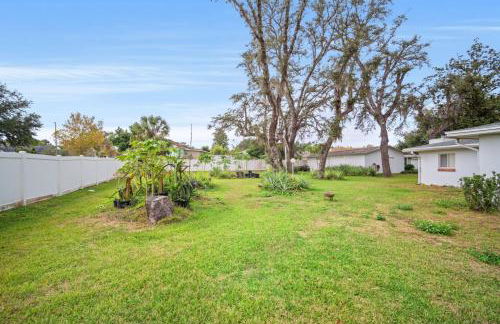 Family Pool Home • Sleeps 8 - Foto 2