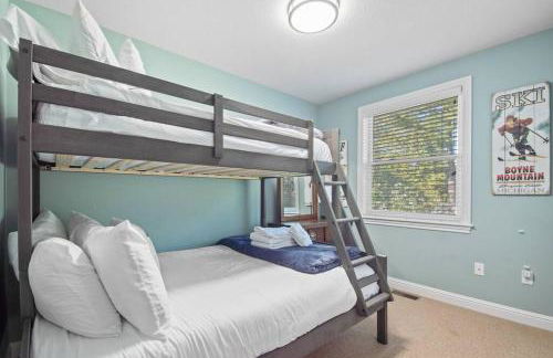 Blissful Boyne City Retreat: Luxurious & Modern! Sleeps 15! - Foto 44