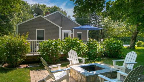 Less Than 1 Mile to Beach with Custom Fire Pit - Foto 2