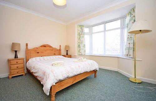 St Marys, Hayling Island - Photo 8