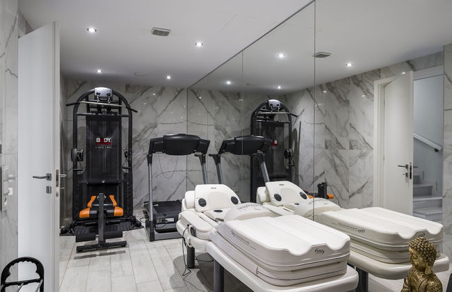 Villa Monte Leone by Konnect with Pool, Hot Tub, Spa Room & Stunning Seaview - Photo 31