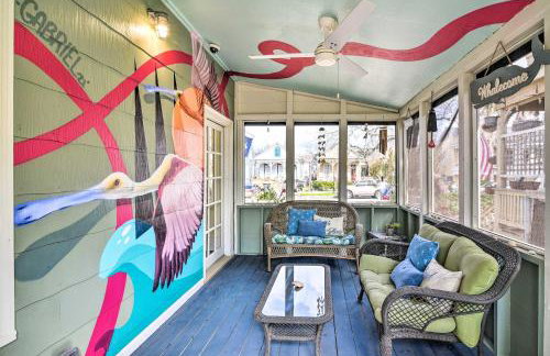 Walk to Beach! Group-Friendly Galveston Hideaway - Foto 2