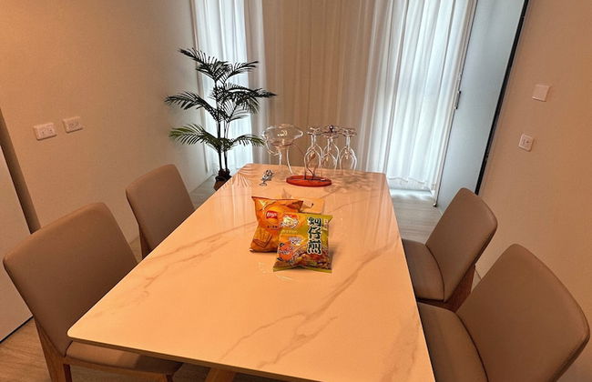 Luxury Apartment - Photo 9