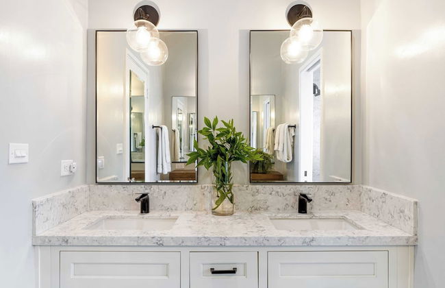 Unbeatable Beachfront Bliss w/ Ocean Views, Luxe Interiors & Patio Beach Road - Foto 29