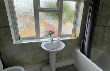 Large Stylish 2 Bedroom Apartment Stevenage Sleep 6 - Foto 29