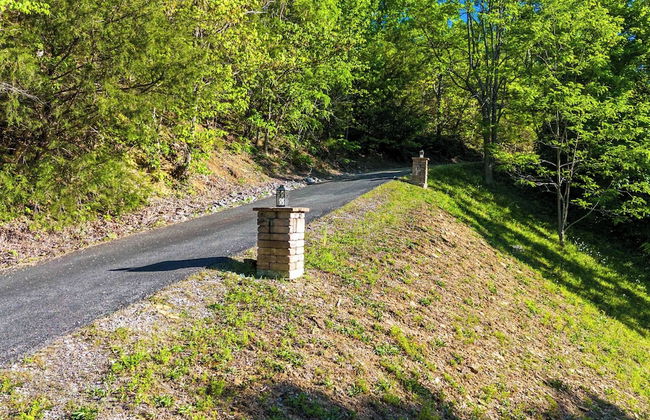 Rustic 3br Cabin Near Lake w/ Hot Tub! - Foto 34