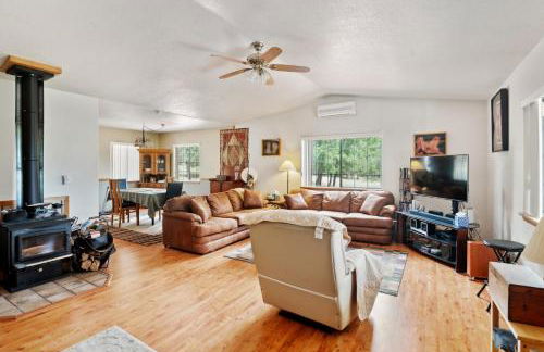 Secluded Mountain Cabin with Forest Views cabin - Foto 1