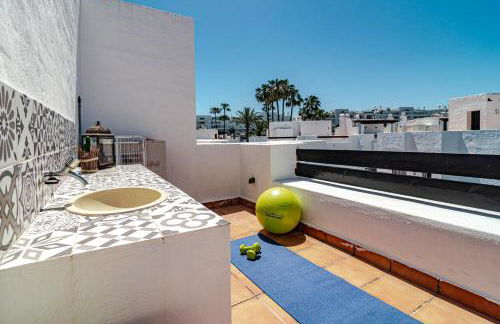 Seaside 3 bedroom Townhouse in San Pedro close to the Beach with private Garden - Photo 12