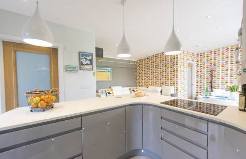 Two Bare Feet - Photo 11