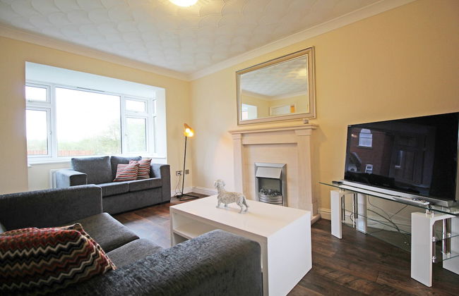 3 Bedroom Holiday Home With River Views - Photo 12