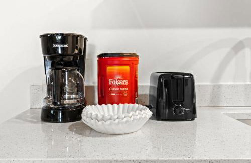 Chic and Comfy Unit w Free Parking Medical District - Foto 16