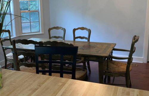 Tucked Away Newly Renovated 2 Bedroom/ 1 Bath Sleeps 8 - Photo 6