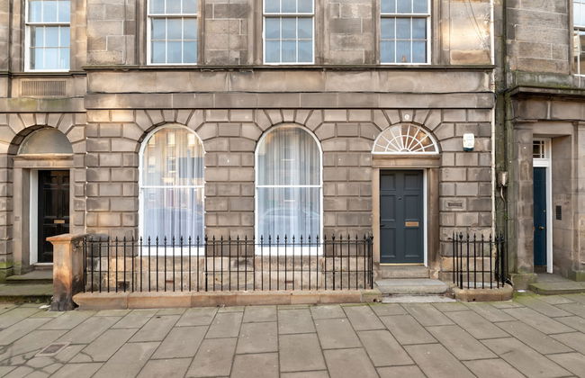 Luxury Georgian City Retreat - Hot Tub - Patio - Photo 41