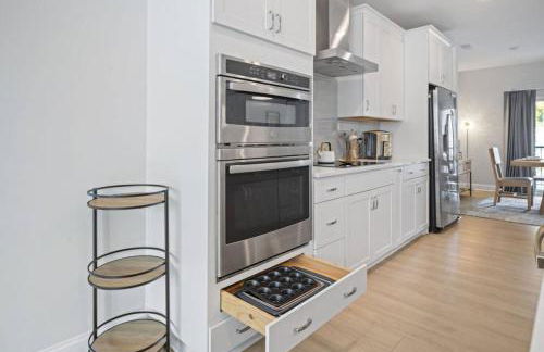 NEW Luxury Condo, Rooftop Terrace, EV Charger! - Foto 14