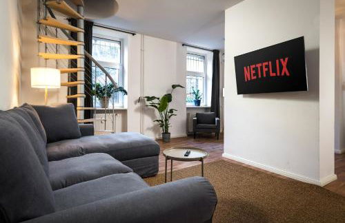 Sonnig & Helle Wohnung Alexanderplatz in 15min zu erreichen, Herthastraße sehr schön und groß für Gruppen geeignet - Photo 1