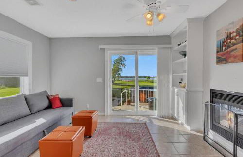 Lake Front Home with Pool and Stunning Views - Foto 25