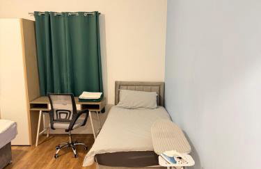 Modern 2 Bedroom House with 2 Ensuite and Free Parking - Photo 11