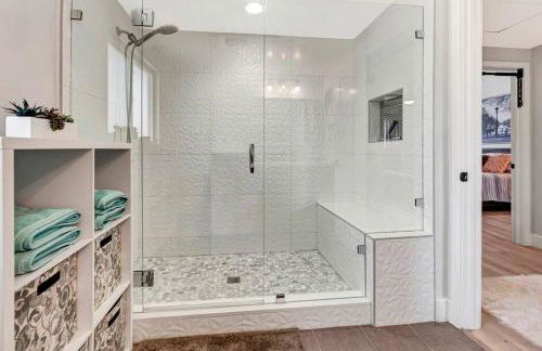 Huntington Beach, AC, Pool, Hot Tub, Detached Office, Close to Beach, Outside Entertaining Area - Photo 28