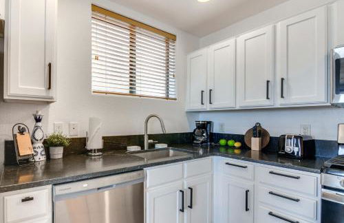 Lake Powell Views Adobe Townhome with Patio - Foto 10