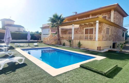 The Grand Pool Chalet and BBQ - Photo 2