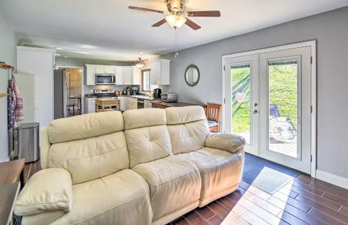 Lakefront Kingsport Home with Private Hot Tub! - Foto 9