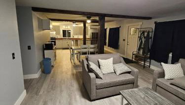 King Bed Outdoor Fireplace Seconds From Highway - Foto 4