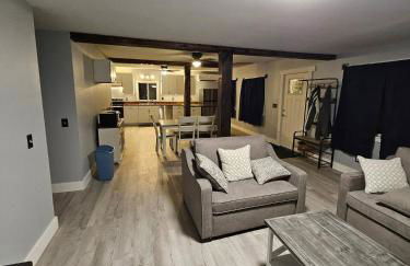 King Bed Outdoor Fireplace Seconds From Highway - Foto 4