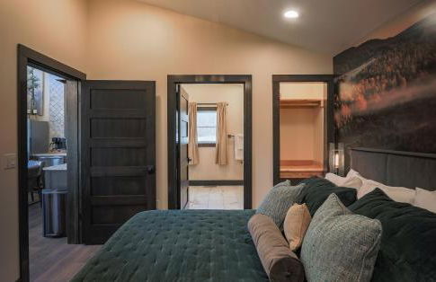 VVCR - Cabin 6 (1-Bed, Modern, Luxury w. Hot Tub) - Photo 8