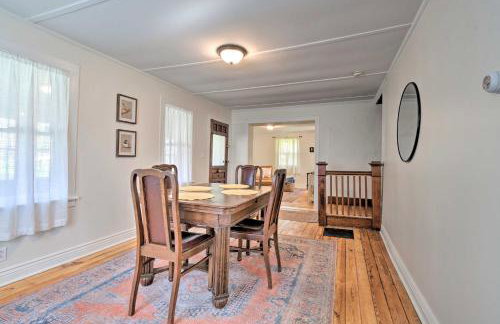 Walk to Beach! Sodus Point Escape with Private Yard - Foto 4